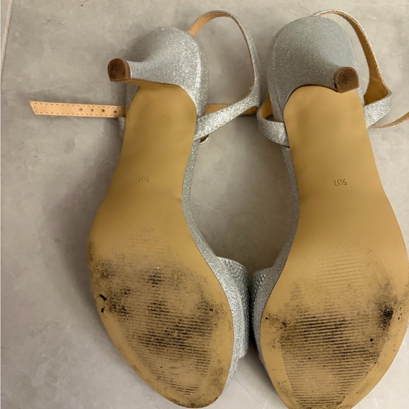 Badgley Mischka Shimmering Silver Heels size 8.5 - Picture 5 of 7